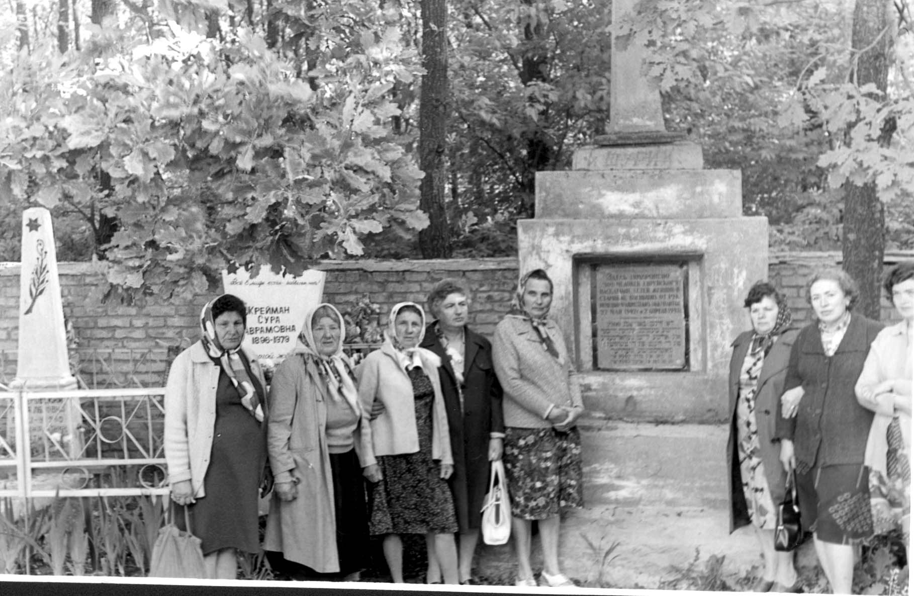Memorial at the murder site in Ternovka